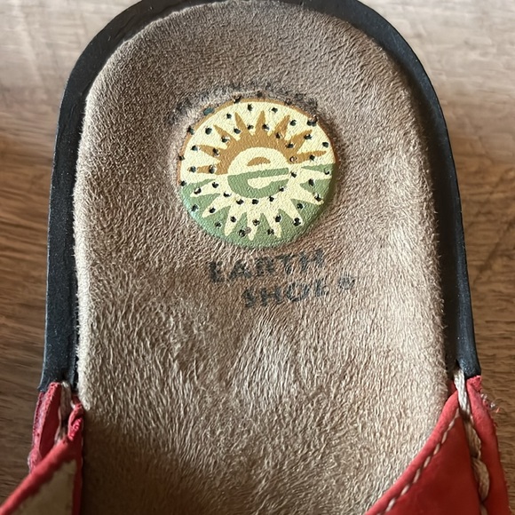 Earth Shoes Sandal in brick  color Size 9 - Picture 3 of 9